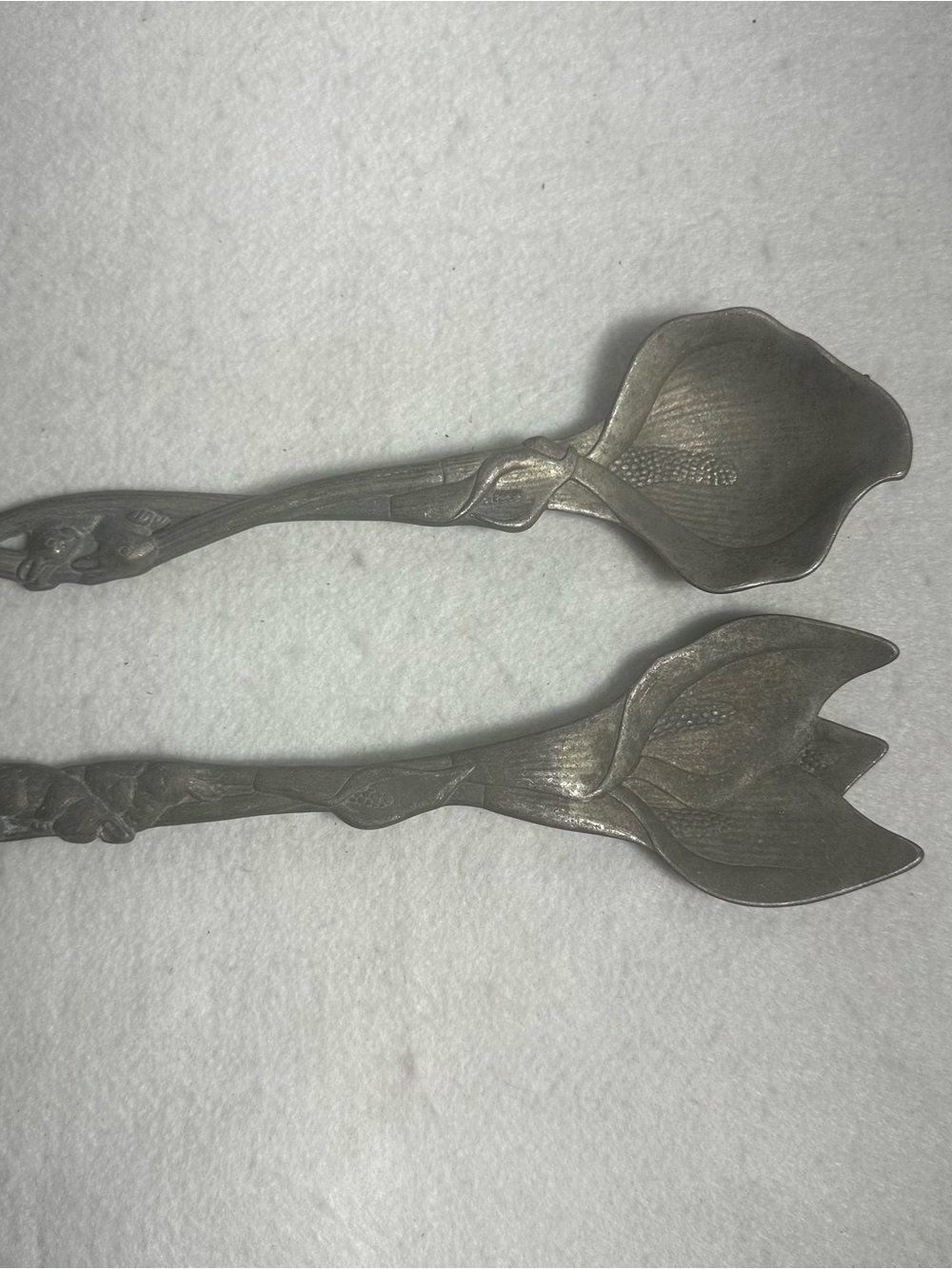 Antique-Style Floral Serving Tongs in Pewter Tone Arthur